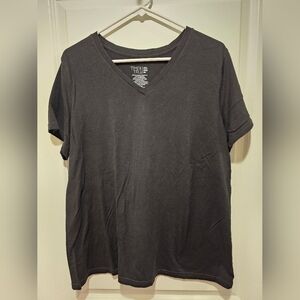 Time and Tru Men's Dark Gray V-Neck Tee